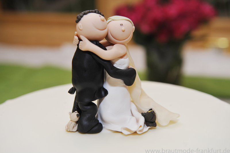 Figuren auf einer Hochzeitstorte