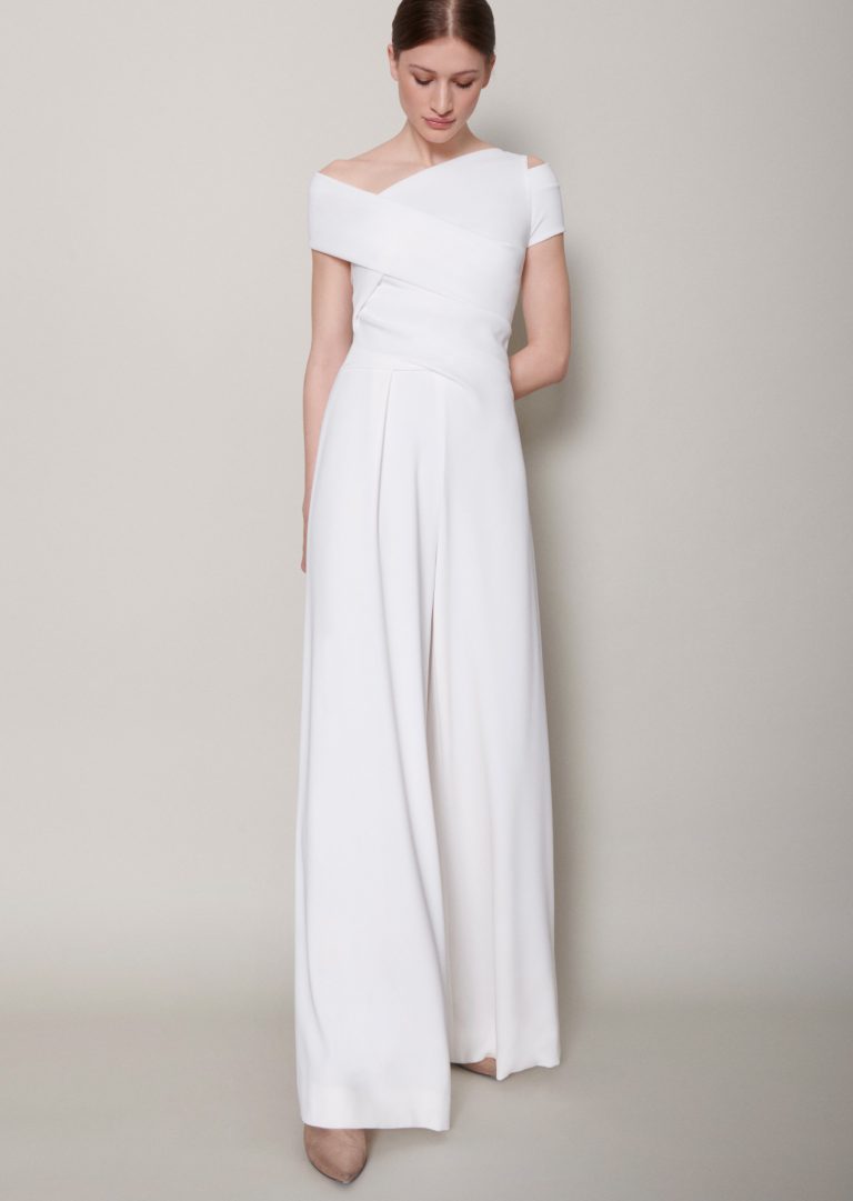 Weißer Jumpsuit fürs Standesamt